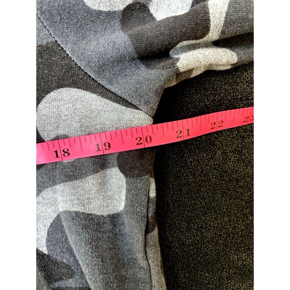 Hollister Girls Medium Boxy Black/Gray Camo Cropped Hoodie - Picture 8 of 9